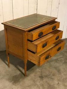 Small english chest of drawers with leather top