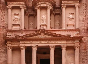File:Treasury petra crop.jpeg - Wikimedia Commons