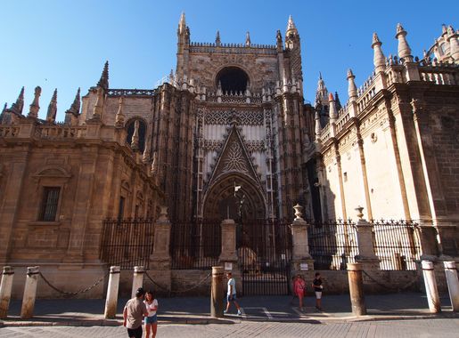File:South Facade of Seville Cathedral - 2013.07 - panoramio.jpg -  Wikimedia Commons