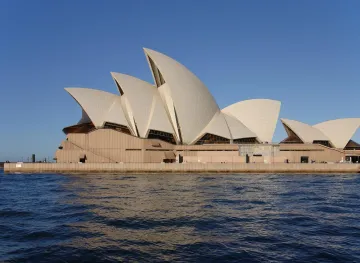 File:Sydney opera house side view.jpg - Wikipedia