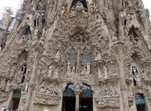File:Exterior of the Sagrada Família (5).jpg - Wikimedia Commons