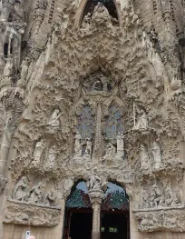 File:Exterior of the Sagrada Família (5).jpg - Wikimedia Commons