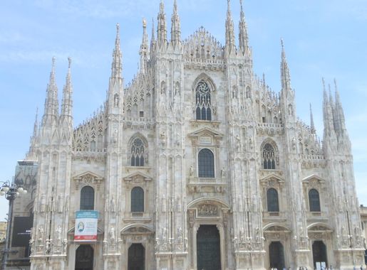 File:Milan Cathedral front view.jpg - Wikimedia Commons