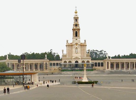 File:Basilica Fatima.jpg - Wikimedia Commons
