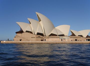 File:Sydney opera house side view.jpg - Wikipedia
