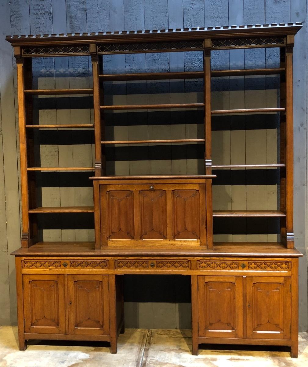 Gothic cabinet 