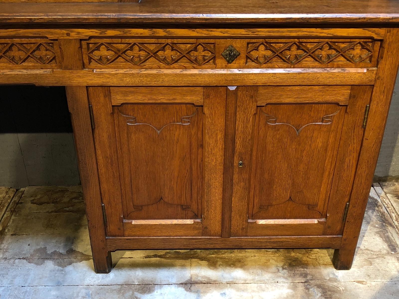 Gothic cabinet 