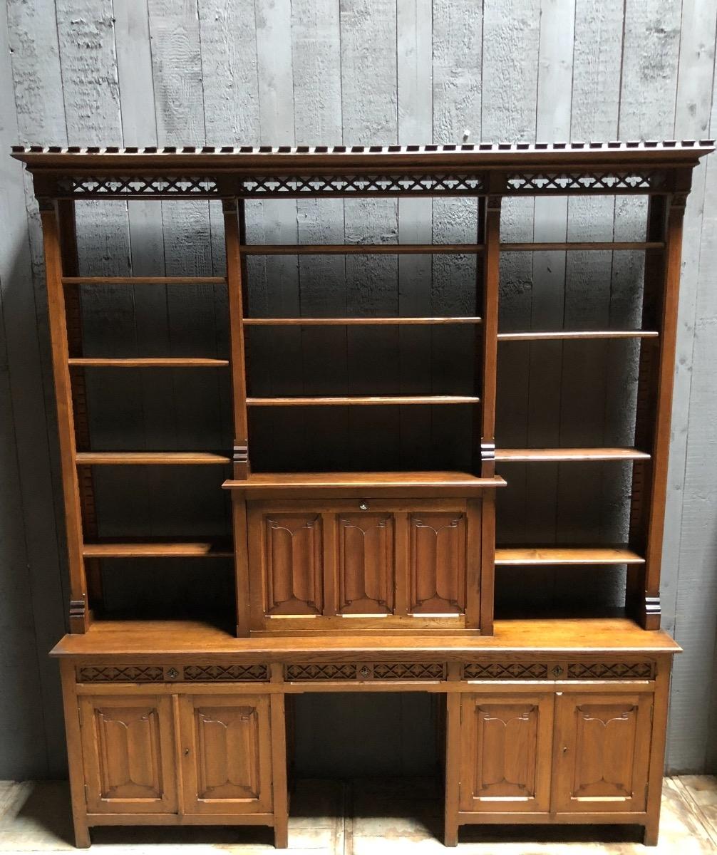 Gothic cabinet 