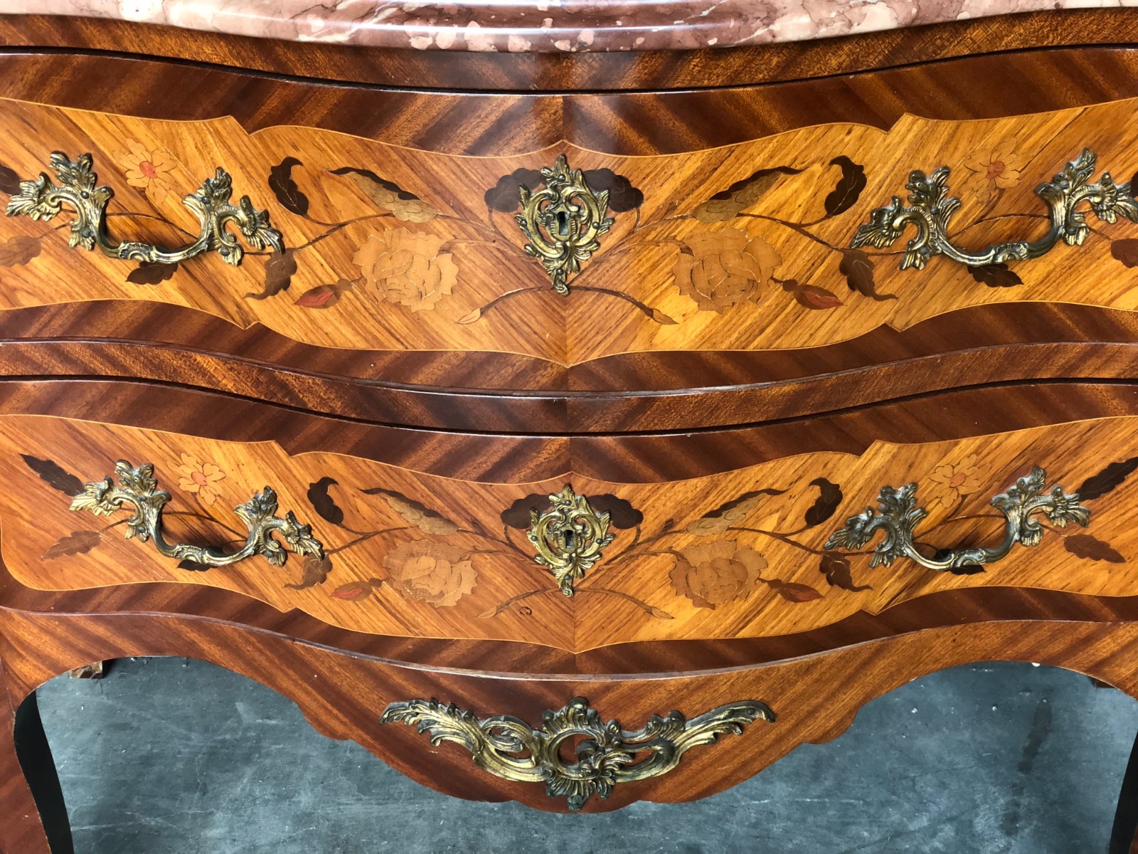 Chest of drawers with marqueterie and marble top