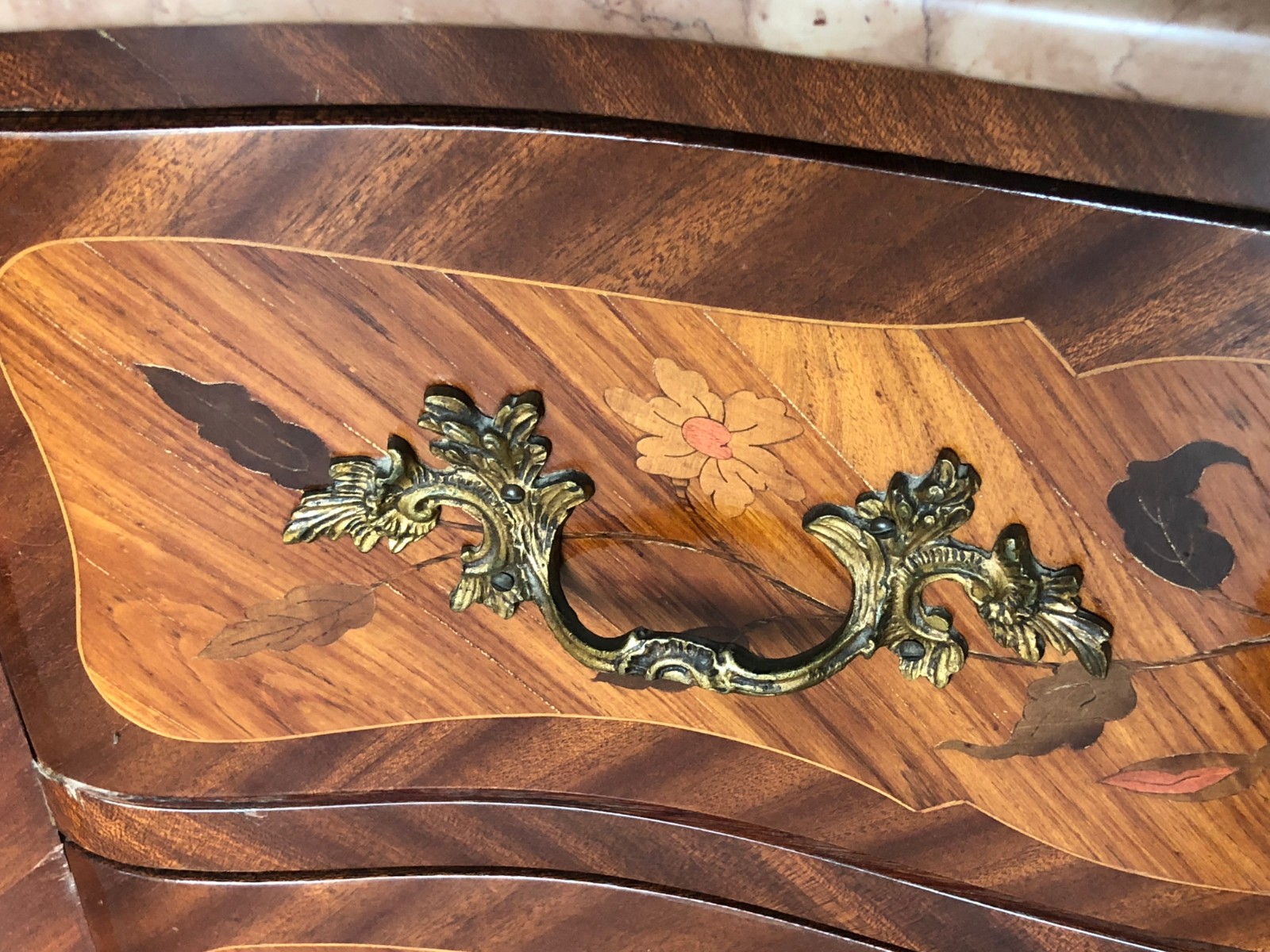 Chest of drawers with marqueterie and marble top