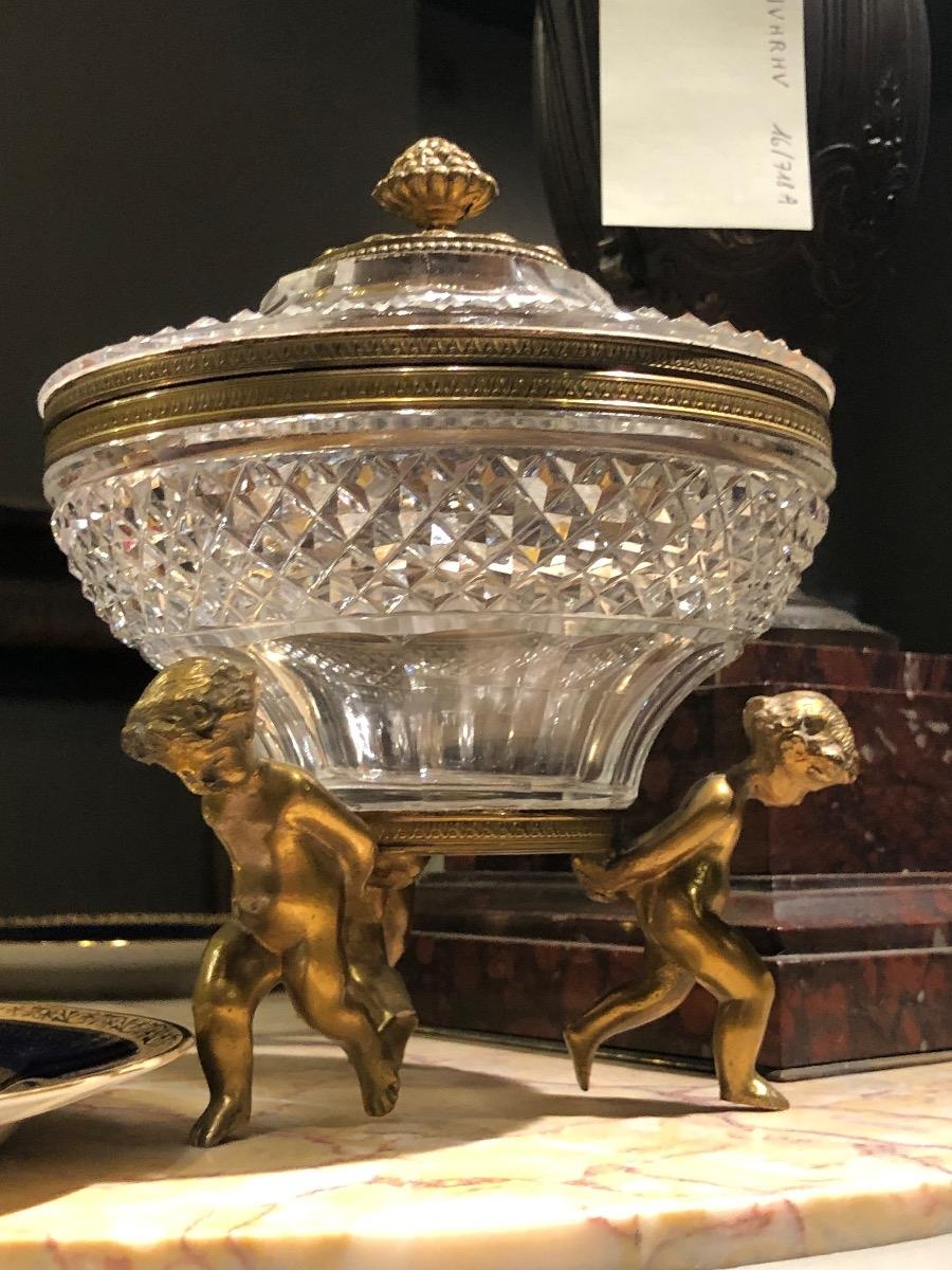 Crystal and bronze cup with 3 putti’s 