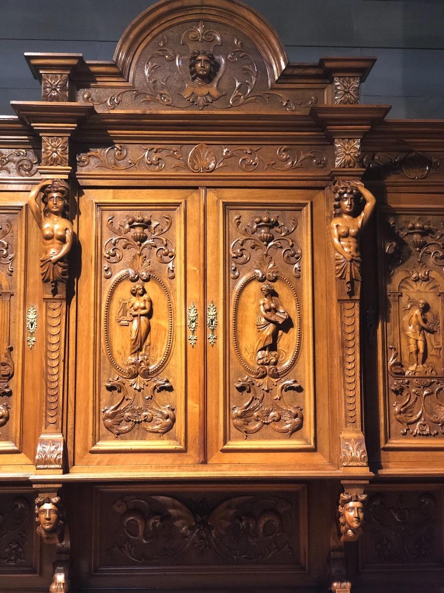 Exceptionnal Castle cabinet