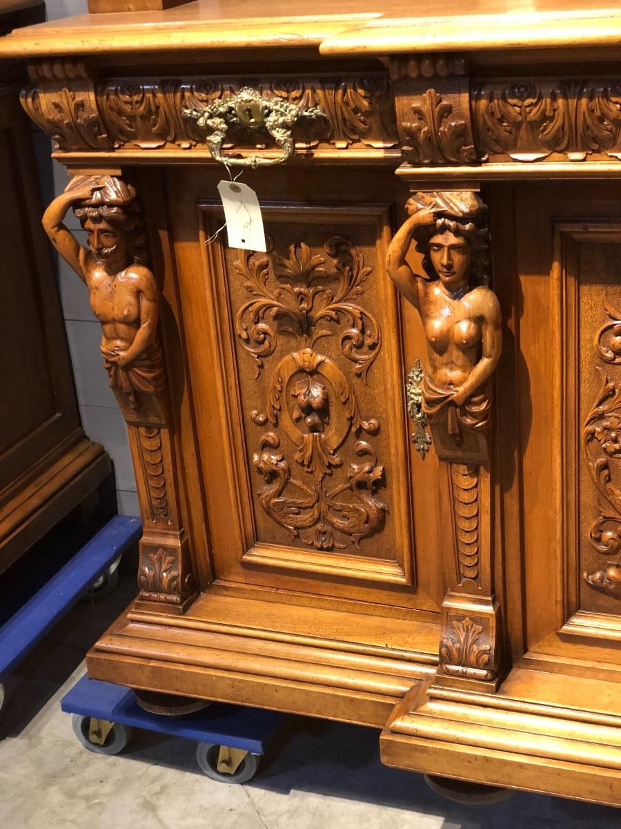 Exceptionnal Castle cabinet