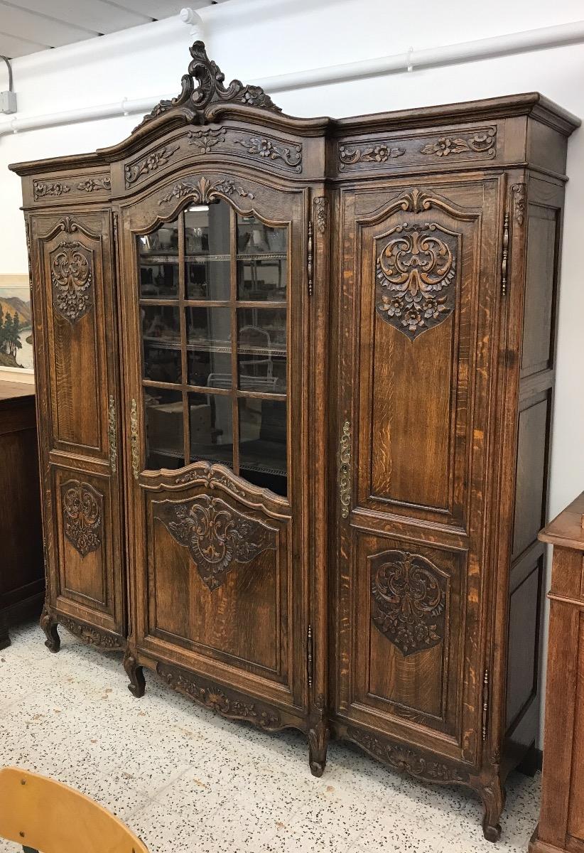 Fine Carved French Louis XV Oak 3 doors bookcase