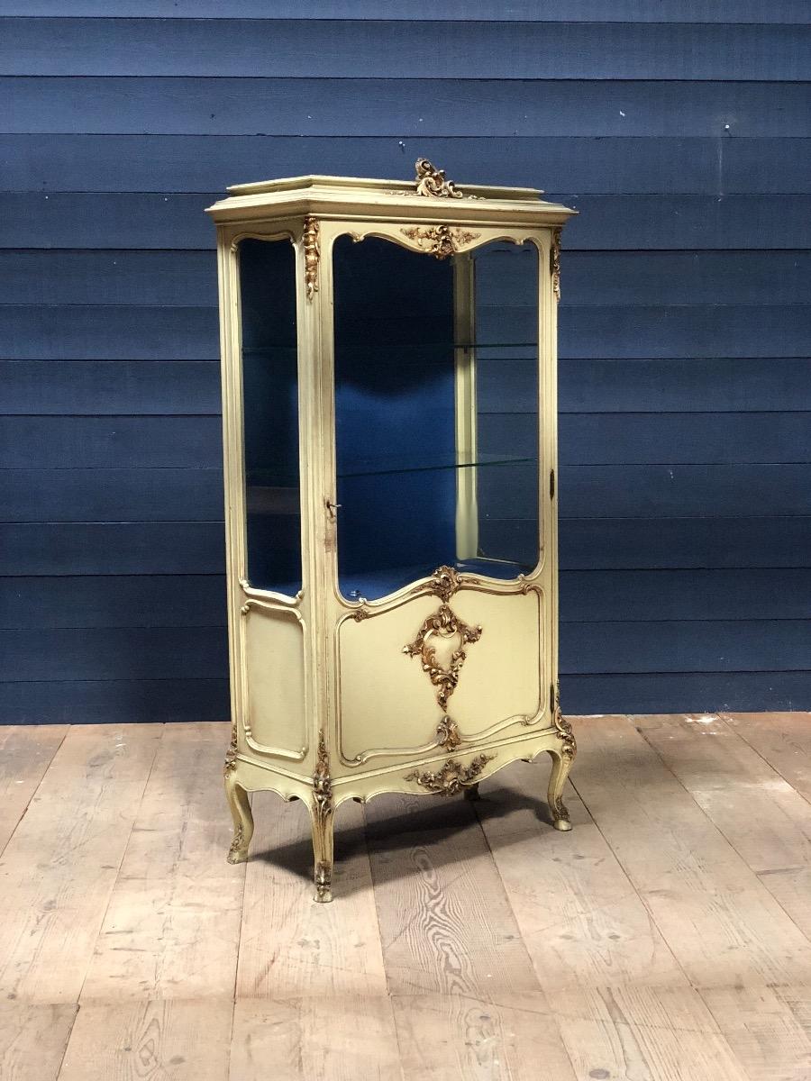 Fine carved Louis XV painted display cabinet 