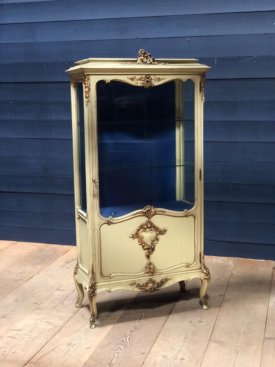 Fine carved Louis XV painted display cabinet 