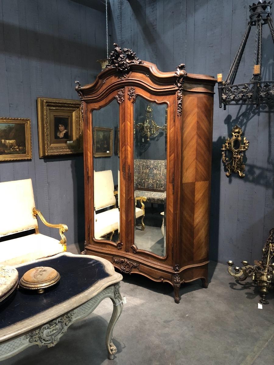 Fine curved walnut French Louis XV armoire 