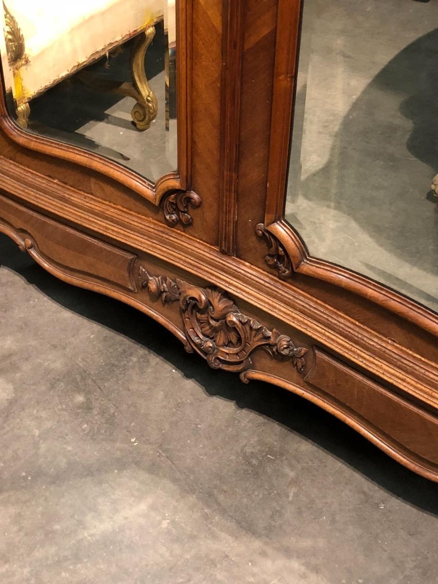 Fine curved walnut French Louis XV armoire 