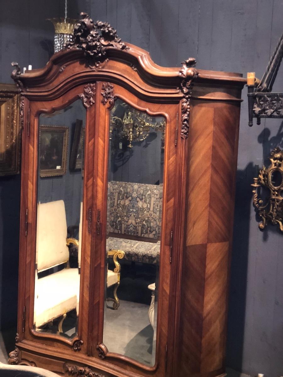 Fine curved walnut French Louis XV armoire 