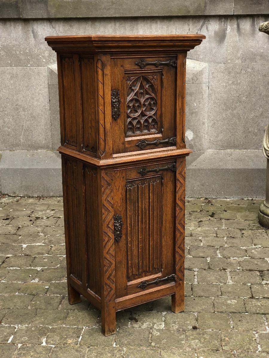 Gothic cabinet 