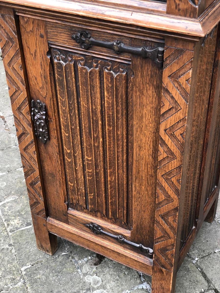 Gothic cabinet 