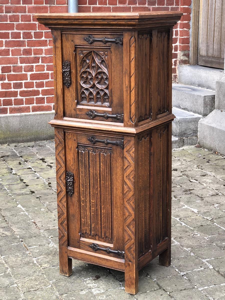 Gothic cabinet 