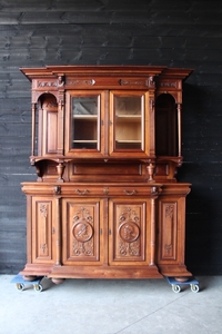 Henri II style Walnut Renaissance french buffet in Walnut, France 19ème siècle