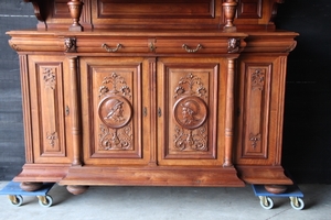 Henri II style Walnut Renaissance french buffet in Walnut, France 19ème siècle