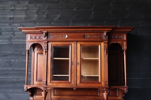 Henri II style Walnut Renaissance french buffet in Walnut, France 19ème siècle