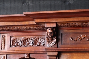 Henri II style Walnut Renaissance french buffet in Walnut, France 19ème siècle