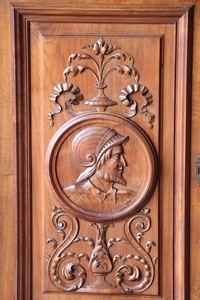 Henri II style Walnut Renaissance french buffet in Walnut, France 19ème siècle