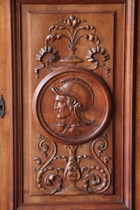 Henri II style Walnut Renaissance french buffet in Walnut, France 19ème siècle