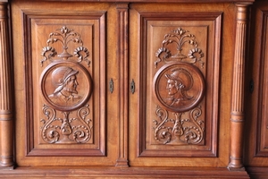 Henri II style Walnut Renaissance french buffet in Walnut, France 19ème siècle