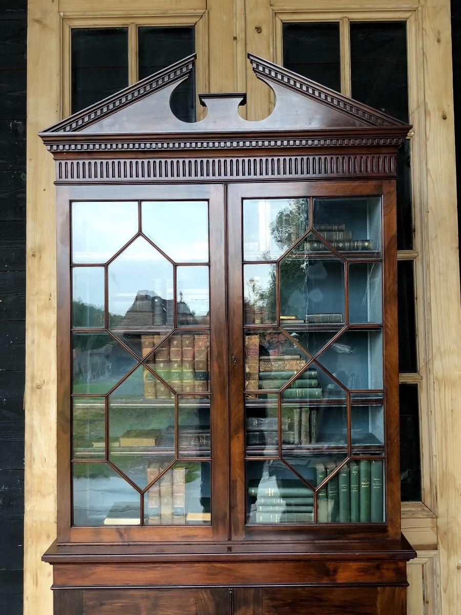 Mahogany English bookcase 19th Century 