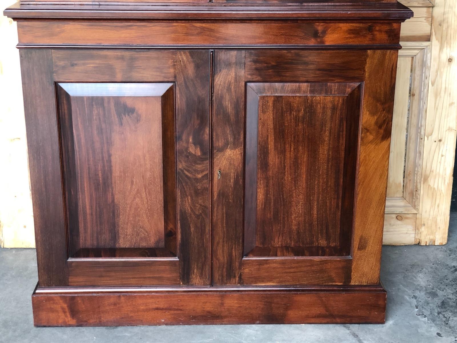 Mahogany English bookcase 19th Century 