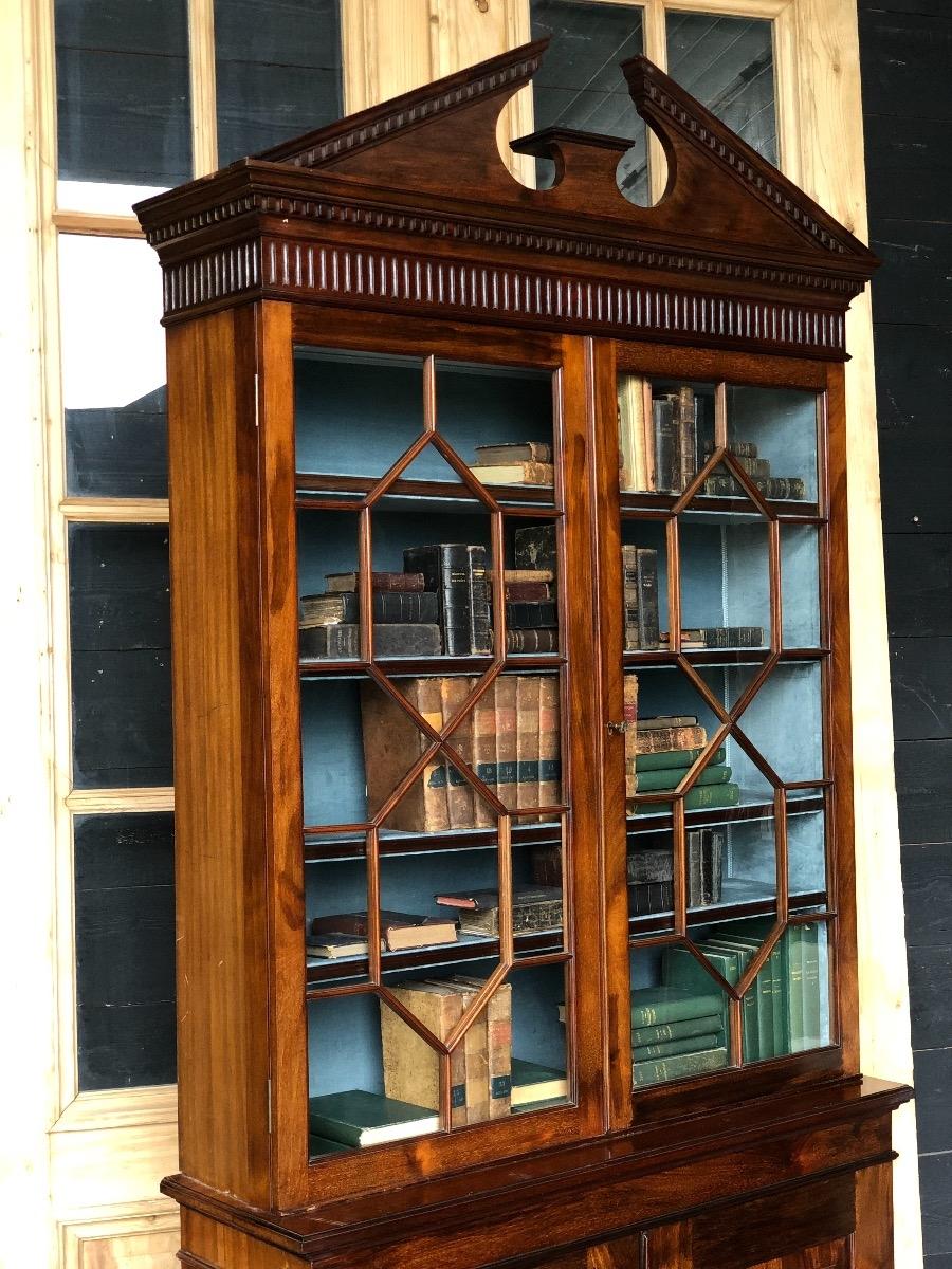 Mahogany English bookcase 19th Century 