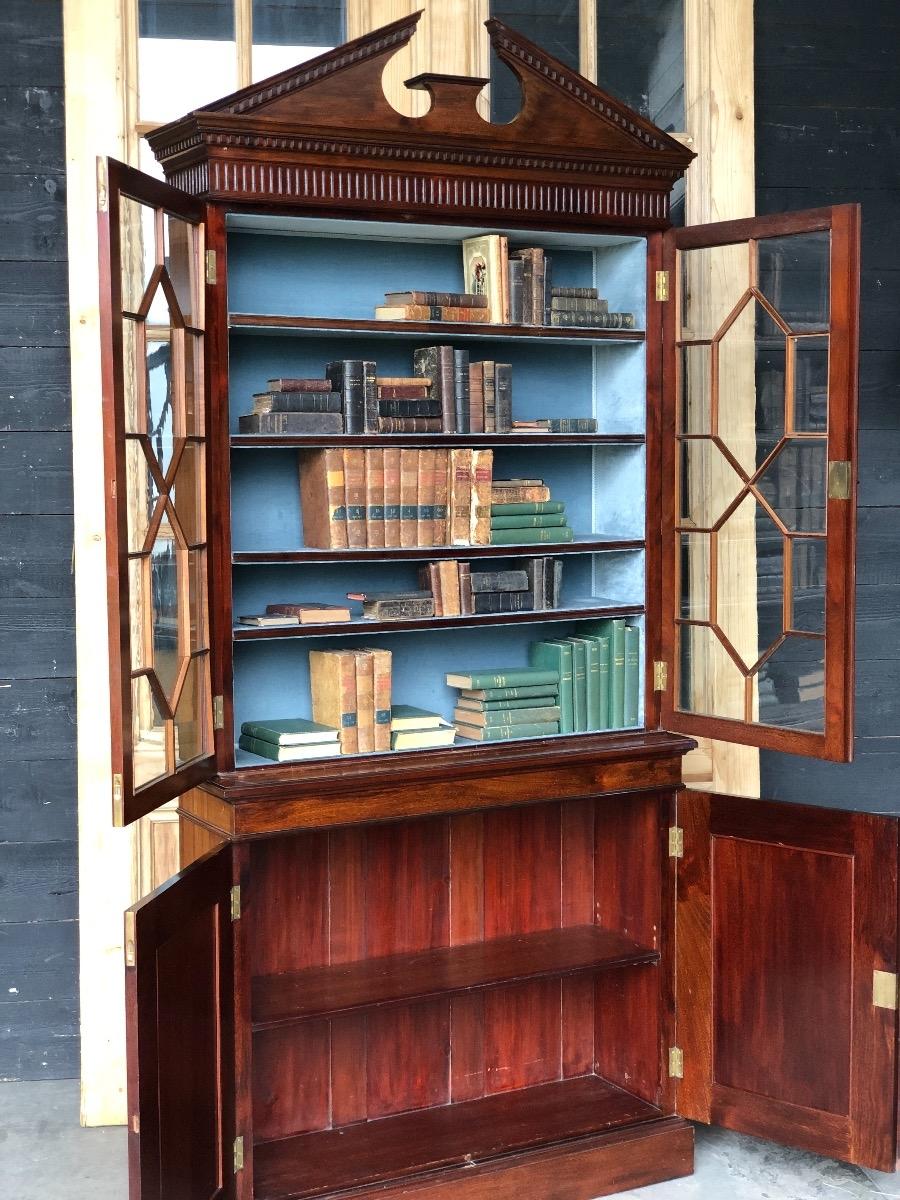 Mahogany English bookcase 19th Century 
