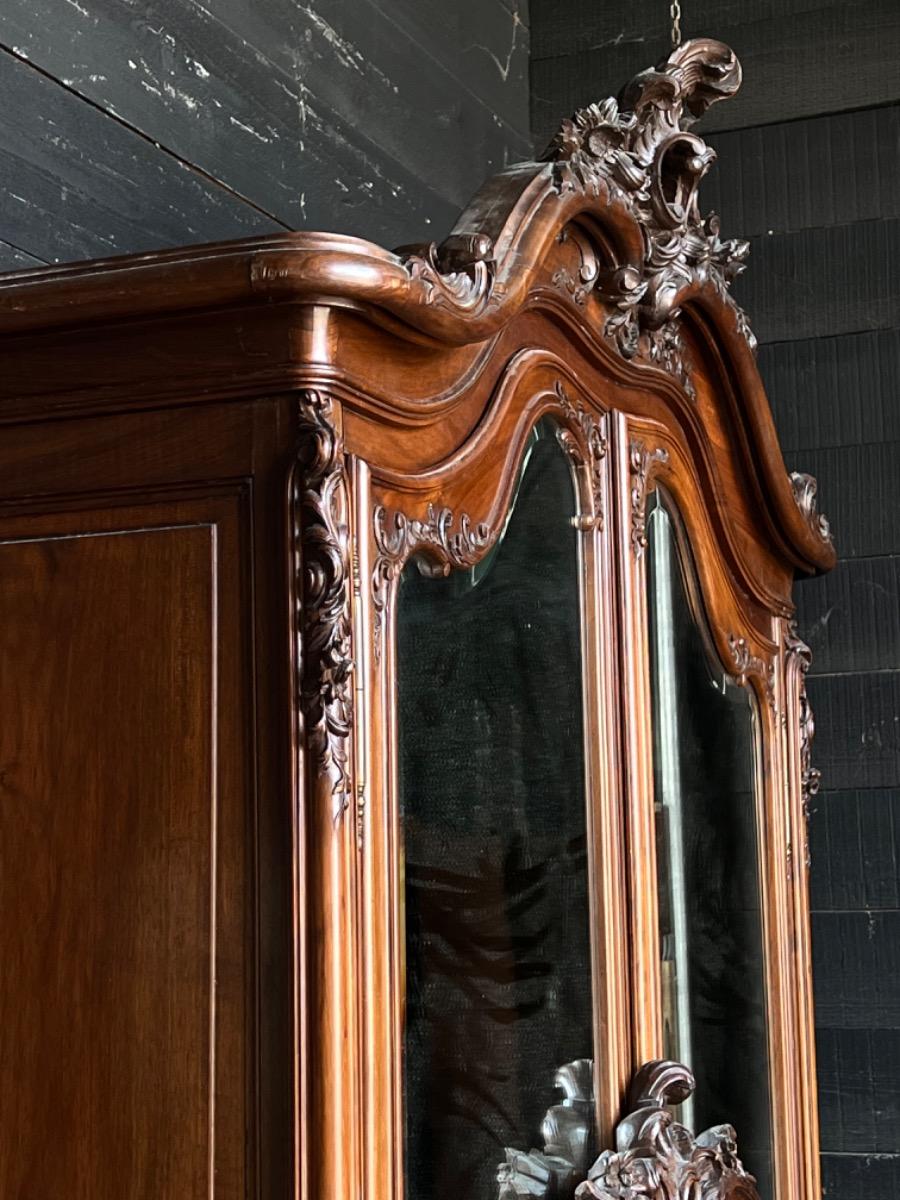 Quality french walnut louis XV bedroom suite 