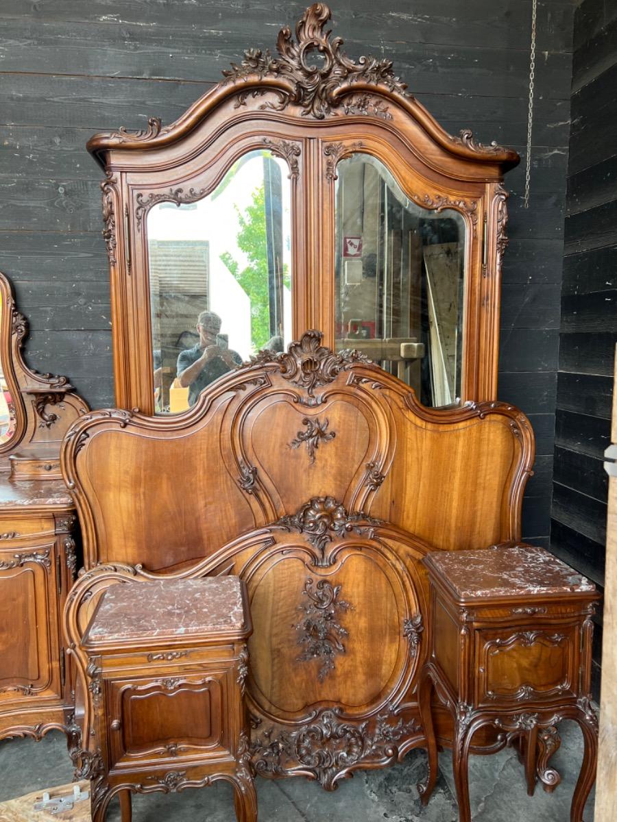 Quality french walnut louis XV bedroom suite 