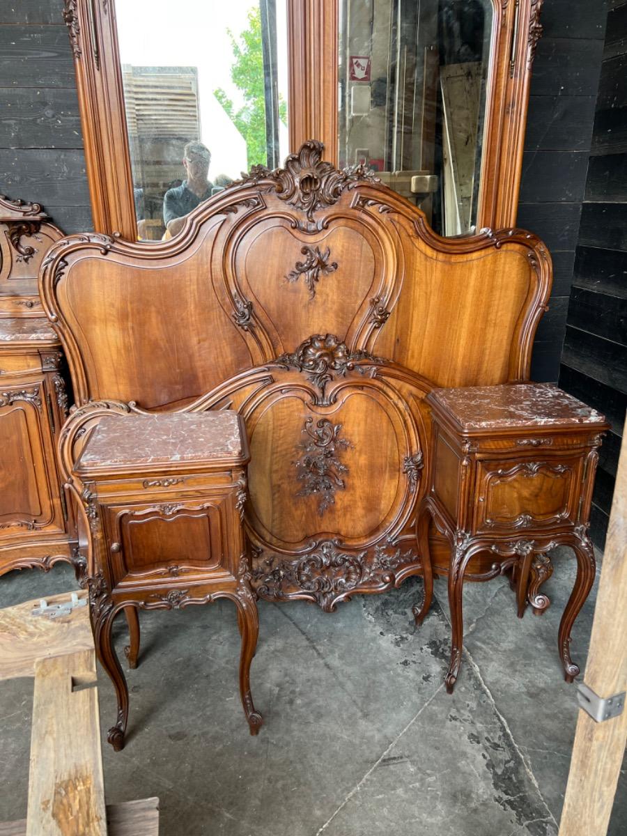 Quality french walnut louis XV bedroom suite 