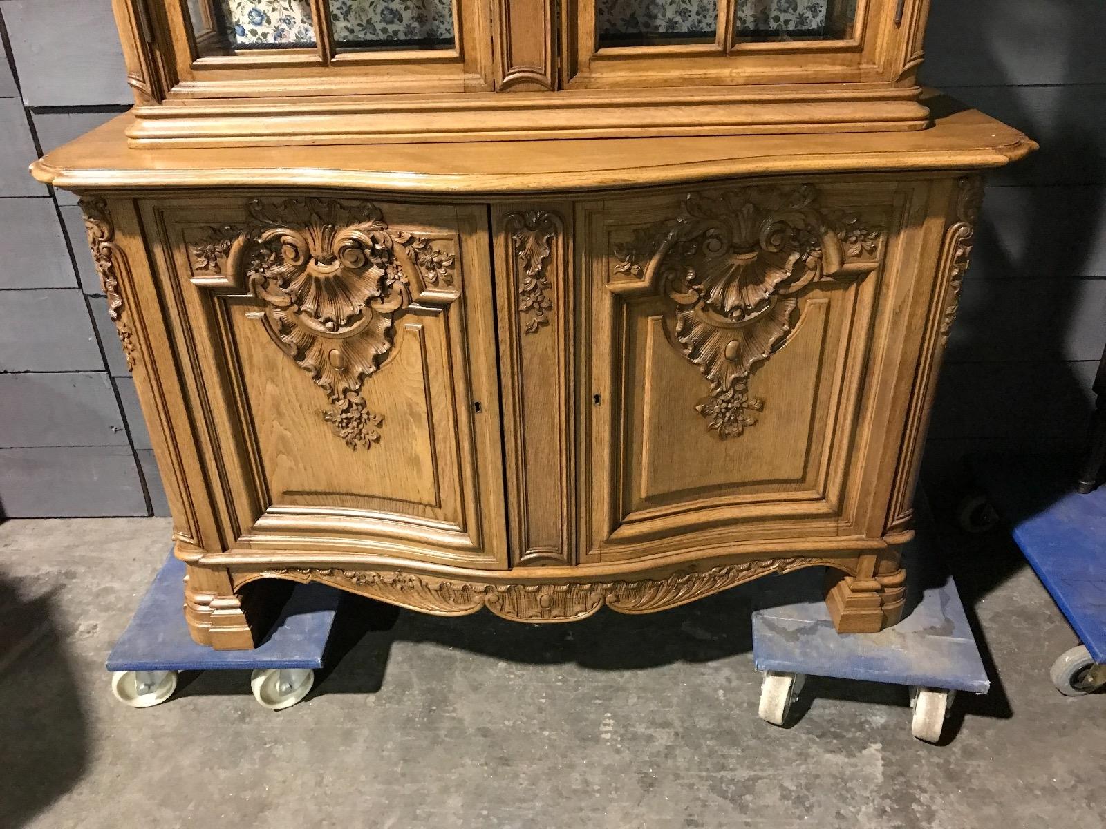 Quality Oak Régence Display Cabinet 