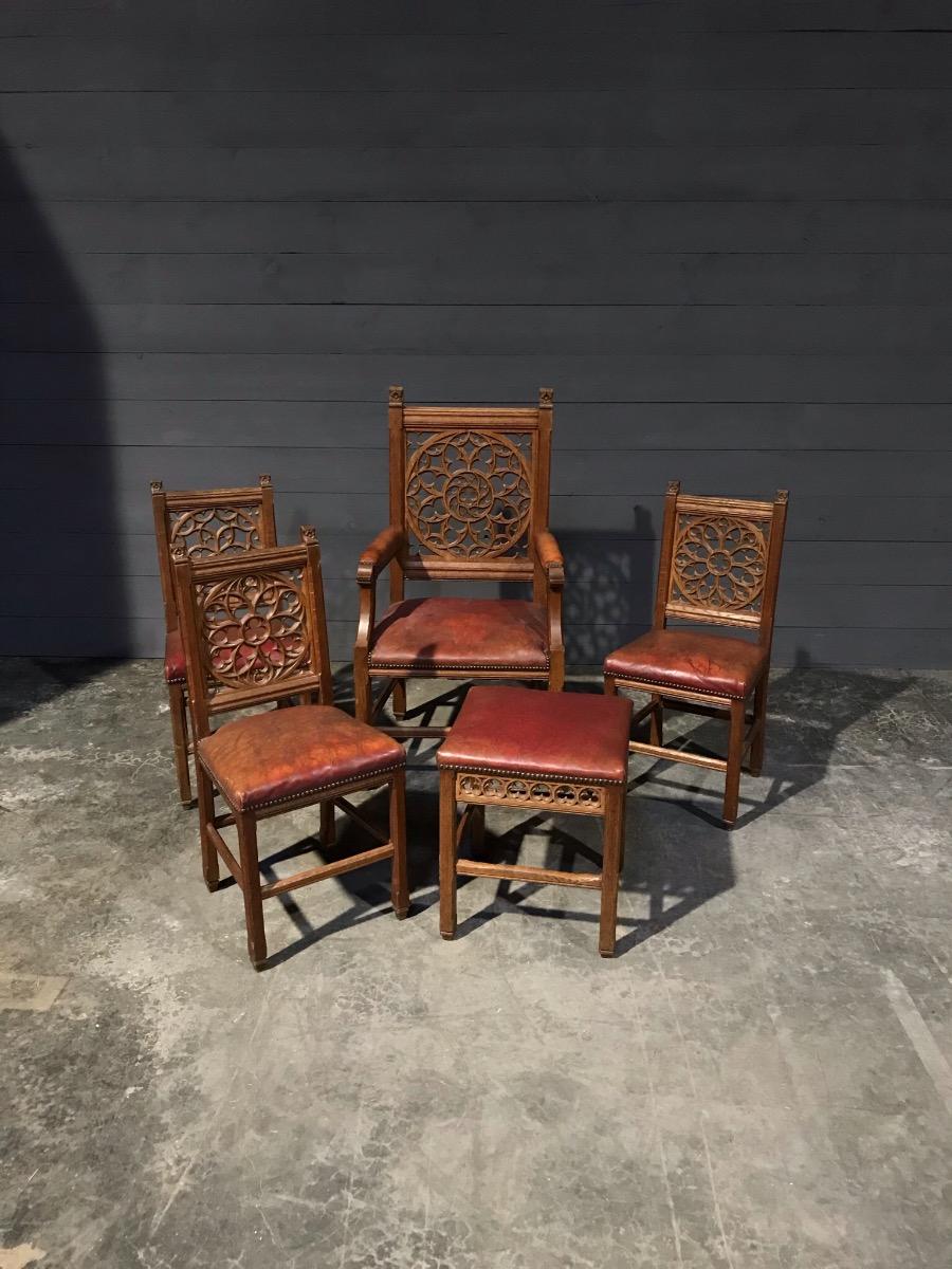 Set of gothic chairs 