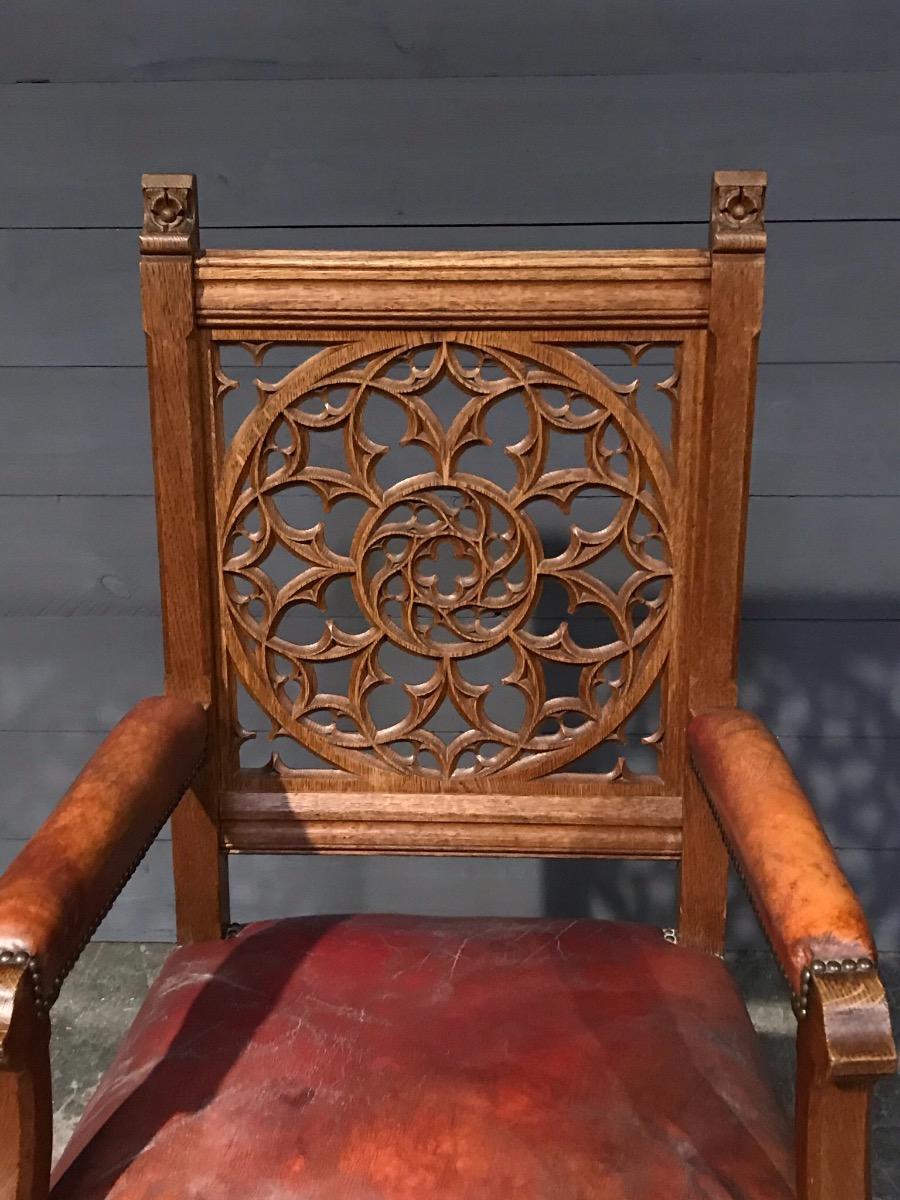 Set of gothic chairs 