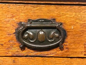 Small english chest of drawers with leather top