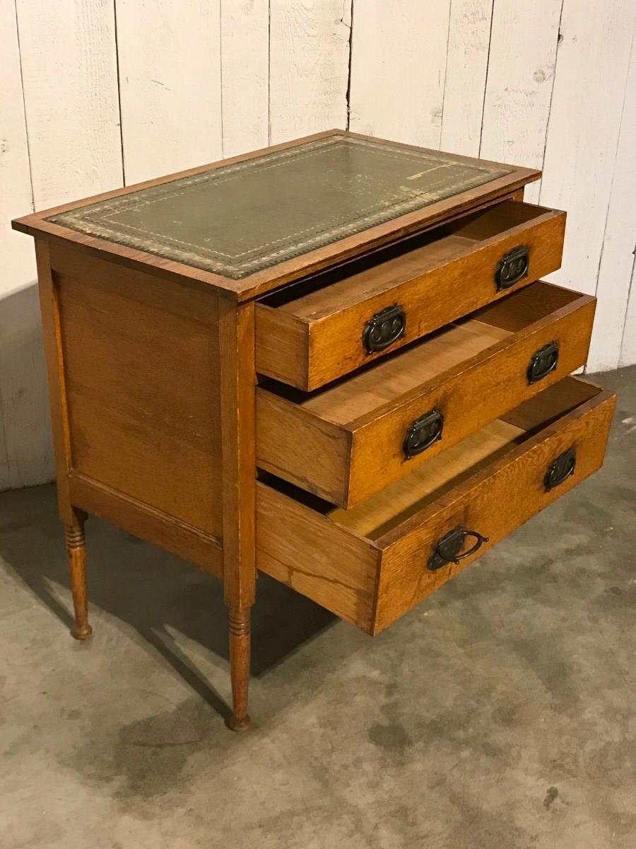 Small english chest of drawers with leather top