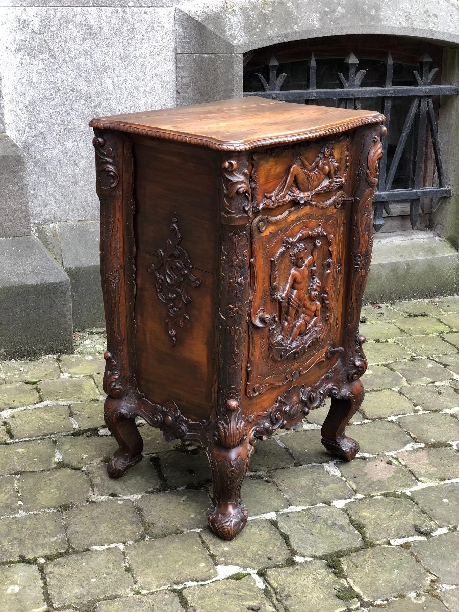 Walnut carved renaissance cabinet 