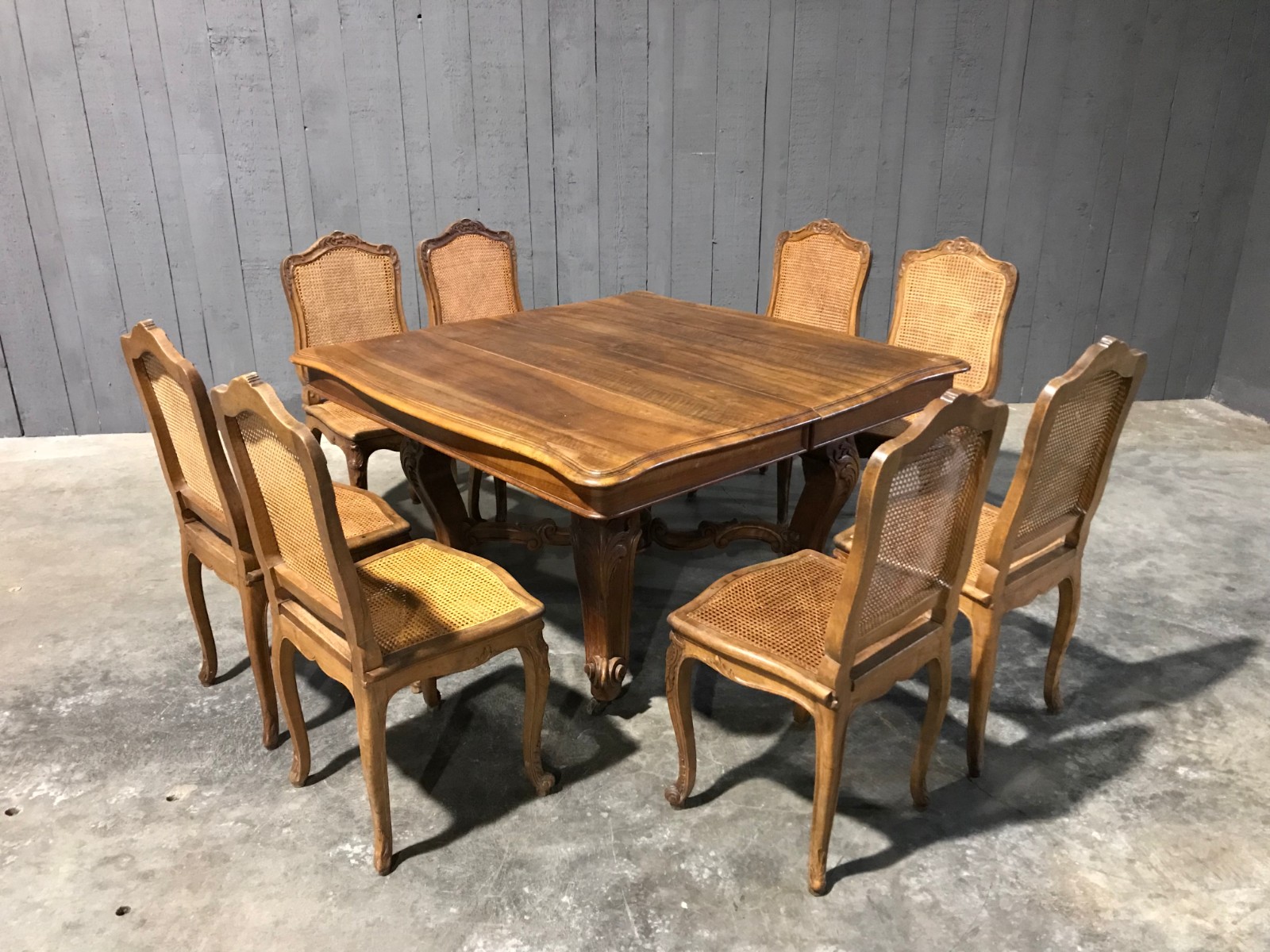 Walnut Louis XV dining table